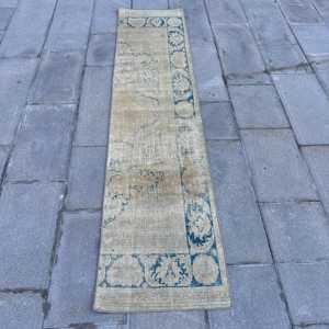 Alfombra Vintage de Estilo Runner de 1.7x7.5 pies (52x229 cm), Alfombra Turca con Bordes Azules - Product Image 1
