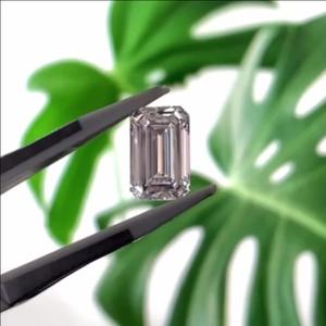 Diamante de Laboratorio en Stock, Corte Esmeralda de 1 Quilate, VS1, Color D, Brillo Intenso, Certificado IGI, Diamante Cultivado en Laboratorio - Product Image 3