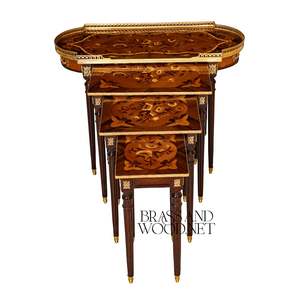 Juego de Mesas Nido Clásicas de Madera y Latón con Marquetería Artesanal para una Decoración Elegante y Lujosa del Hogar - Product Image 1