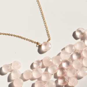 Collier de pierres précieuses en quartz rose véritable Pendentif délicat en cristal Bijoux faits à la main Cadeau parfait pour elle - Product Image 6