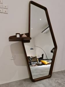 Joshua grand miroir mural en bois de teck massif de haute qualité avec une finition marron foncé brillant. - Product Image 3