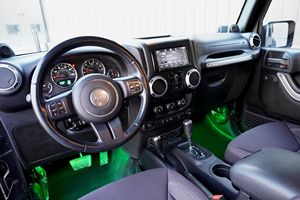 Jeep Wrangler Unlimited Sahara 4x4 2013 d'occasion, 48 200 miles, moteur V6, transmission intégrale, modifications importantes - Product Image 4