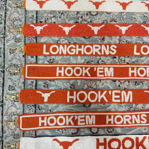 Correa Elegante con Cuentas Hechas a Mano, Diseño Personalizado WRECK EM TECH, Rojo Intenso sobre Negro - Product Image 1