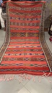 Tapis rectangulaire marocain fait main en laine à imprimé animalier, style bohème, tissage plat avec franges et support en jute pour salon - Product Image 5