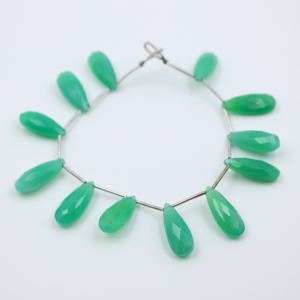 Chrysoprase calcédoine Quartz facettes perles en forme de poire 20X8MM perles pour la fabrication de bijoux longueur 6 pouces - Product Image 1