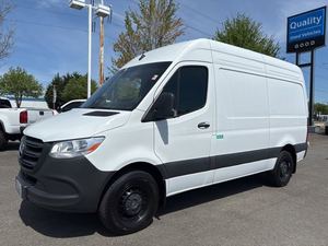 VENTES À L'ENCHÈRE CHAUDES : Camionnette d'occasion 2025 S-p-r-i-n-t-e-r C-a-r-g-o 2500 144 RWD à vendre - Product Image 1