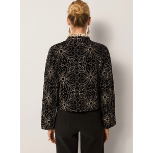 Veste vintage pour femmes ODETTE, veste en cuir à capuche avec décorations florales, dentelle, taille personnalisée, grande taille pour l'automne, le printemps et l'hiver - Night Lily - Product Image 4