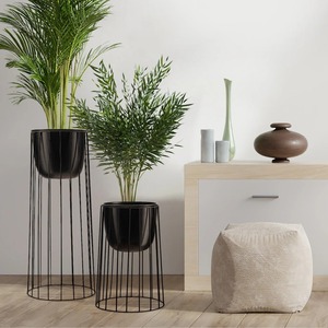 Jardinière décorative sur trépied en aluminium avec finition or mat écologique, idéale pour la maison et le jardin - Product Image 4