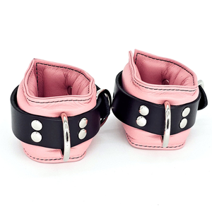 Esposas Acolchadas de Cuero Rosa, Ajustables, con Forro Suave, Hechas a Mano, Accesorio de Bondage para Adultos - Product Image 6