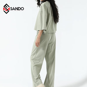 ชุดวอร์มผ้าคอตตอนโอเวอร์ไซส์ผ้า100% มีฮู้ดเปิดไหล่ตกไซส์สำหรับผู้ชายผู้หญิงและเด็กโลโก้ปักออกแบบได้ตามต้องการ - Product Image 3