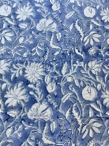 Tela de Algodón Estampada a Mano en Azul Índigo con Diseño Botánico Floral Blanco - Product Image 3