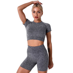 Conjunto de ropa deportiva de yoga sin costuras de 3 piezas con logotipo personalizado al por mayor, Top corto suave para mujer, pantalones cortos, Sujetador deportivo, ropa deportiva para gimnasio - Product Image 5