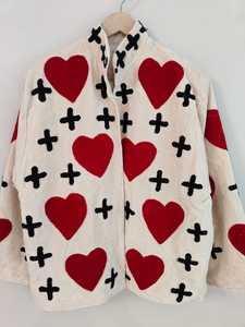 เสื้อแจ็คเก็ตผ้ากำมะหยี่ปักลายหัวใจสีแดง ทำด้วยมือ ลายหัวใจและกางเขน เสื้อโค้ทน่ารักสไตล์โบฮีเมียน เสื้อคลุมศิลปะ - Product Image 2