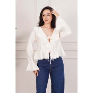 Blusa de Poliéster con Detalle de Encaje Color Crudo para Mujer, Marca Lustrin, con Cuello de Lazo y Corte Drapeado, para Uso Diario y de Oficina, Estilo Versátil - Product Image 3