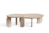 Tables basses gigognes en travertin moderne avec un design incurvé organique, construction artisanale durable pour des espaces de vie élégants