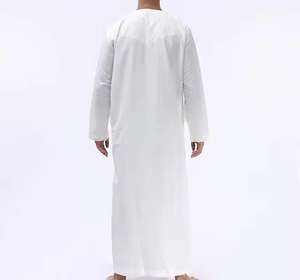 Vêtements islamiques modestes pour hommes en gros directement de l'usine - Stock disponible Thawb Thobe/Jubba pour la saison de printemps à Dubaï et au Qatar - Product Image 2