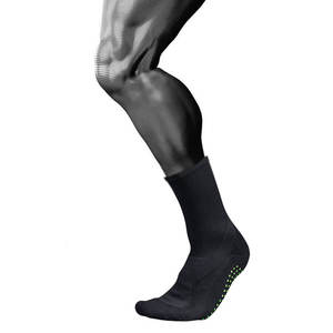 Chaussettes de sport athlétiques à haute compression au genou à demi-mollet et à poignée de football, antidérapantes à fond fin, avec logo personnalisé - Product Image 6