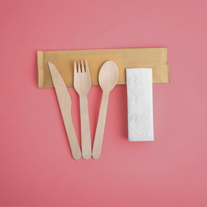 2025 ensemble de repas de compagnie aérienne jetable écologique couverts en bois de bouleau biodégradable serviette Combo serviette en plastique couverts en bois Pack - Product Image 4