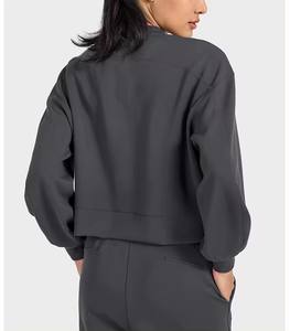 เสื้อสเวตเตอร์แบบสวมหัวคอกลมผ้าฝ้ายสำหรับผู้หญิงเสื้อสเวตเตอร์ครอปสำหรับฤดูใบไม้ร่วงพร้อมโลโก้อย่างอบอุ่นอยู่ด้านหน้า - Product Image 2