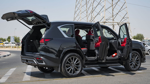 รถยนต์มือสอง ปี 2020 LX600 F Sport พวงมาลัยซ้าย ขับเคลื่อนสี่ล้อ ภายในหุ้มหนังสีเข้ม หลังคาซันรูฟแบบพาโนรามา เกียร์อัตโนมัติ เครื่องยนต์ 8 สูบ เทอร์โบ - Product Image 6