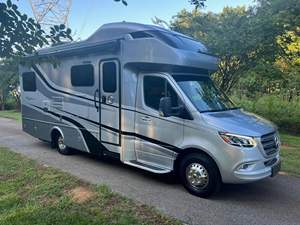 รถบ้านมอเตอร์โฮม Tiffin Wayfarer 25QW รุ่นปี 2020 Sprinter 3500XD วิ่งมาแล้วประมาณ 5,100 ไมล์ เครื่องยนต์เทอร์โบดีเซล V6 - Product Image 2