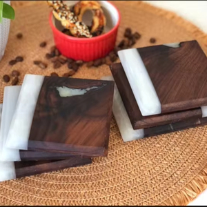 Ensemble de sous-verres en bambou en bois de manguier fabriqué à la main de manière unique - Product Image 1