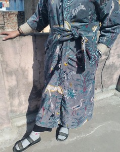 Bata de baño térmica con estampado Floral personalizada, Kimono de terciopelo de larga duración para mujeres y hombres, gran ropa de playa de noche de invierno, regalo perfecto - Product Image 3