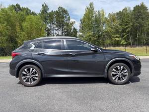 Voiture d'occasion Infiniti QX30 Essential 2018 à prix bas à vendre - Product Image 4