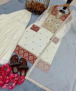 RICH LOOK VICHITRA SOIE DE BRODERIE SÉQUENCE ET CODAGE TRAVAIL TOP SHARARA AVEC DUPATTA FESTIVE WEAR PRIX DE GROS VÊTEMENT ETHNIQUE - Product Image 5