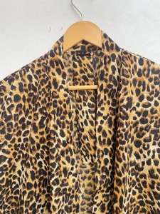 ชุดนอนผ้าไหมเทียมพิมพ์ลายสำหรับผู้หญิง ระบายอากาศได้ดี เหมาะสำหรับฤดูร้อน แบบสองชิ้น ความยาวระดับเข่า - Product Image 2