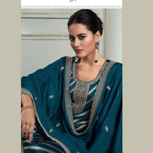 Vestido de material salwar kameez, traje dupatta Surat, venta al por mayor, ropa india, patiyala, punjabi, fabricante de trajes - Product Image 4