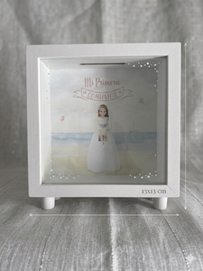 Novedad Hucha Cuadrada "Mi Primera Comunión" - Edición Ilustrada, Hucha Decorativa de Madera Blanca. venta al por mayor España - Product Image 1