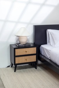 Mesita de noche minimalista moderna de ratán con 2 cajones, mesita de noche de madera de mango macizo para el hogar, dormitorio, muebles, función de almacenamiento - Product Image 5