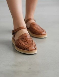 Chaussures plates en cuir véritable avec bout fermé et bride à boucle, idéales pour toutes les occasions. Semelle intermédiaire respirante en EVA et semelle extérieure en caoutchouc. - Product Image 6