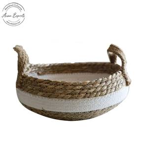 Cesta de yute tejida a mano con asas resistentes y diseño bicolor para almacenamiento ecológico, decoración elegante para el hogar y versátil. - Product Image 1