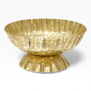 Centro de Mesa Grande de Oro Martillado con Base de Pedestal para Servir Chocolate Premium y Exhibición Decorativa - Product Image 1