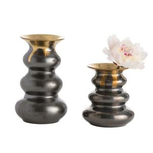 Vase à fleurs noir moderne fait main TQC, en aluminium moulé, pour table, décoration de chambre, vente en gros - Product Image 2