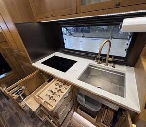 Remolque de Viaje Todoterreno de Lujo, Casa Móvil, Autocaravana para Acampar y Vehículo para Viajes por Aire y Agua, Caravana Personalizable - Product Image 5