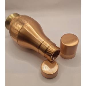 Carafe en cuivre robuste avec couvercle à paille, design classique, grande capacité, écologique, incroyable récipient héritage pour la maison et l'extérieur - Product Image 5