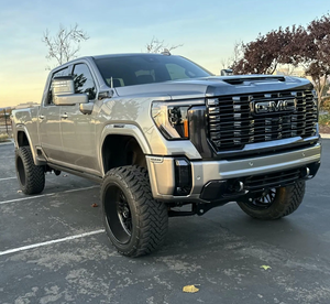 GMC Sierra 2500HD Denali Ultimate 2024, Duramax, Motor V8 Turbo Diésel de 6.6 Litros, Volante a la Izquierda, Asientos de Cuero, Interior Claro - Product Image 1