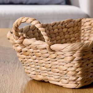 Panier en jacinthe d'eau tissé à la main avec poignées en boucle, panier de rangement fait à la main, vente en gros, écologique, fabriqué au Vietnam - Product Image 4