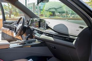 Escalade 2023 4WD Sport, moteur V8 de 6,2 litres, très bien équipé, non modifié - Product Image 3