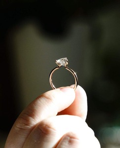 Anillo de Diamante Cultivado en Laboratorio de 1.30 Quilates con Corte Trillón, Diseño Solitario con un Diamante Brillante CVD o HTHP - Product Image 2