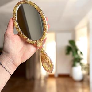 Espejo de Mano de Resina con Acabado Liso y Brillante, Perfecto para Uso Diario, Maquillaje o Fines Decorativos, Agrega un Toque Elegante - Product Image 4