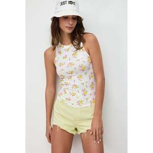 Blusa Corta con Cuello Redondo y Estampado Floral - Product Image 2