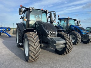 Invernaderos Agrícolas Valtra G135 Nuevos/Usados con Cubierta de Lámina de PC Ecológica, Gran Tamaño para Uso con Tractor en Granjas - Product Image 2