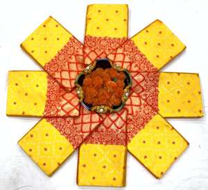 Saree de couleur pourpre en soie Jacquard lourd de haute qualité avec bordure de tissage en jacquard doré par fashionharbour - Product Image 1