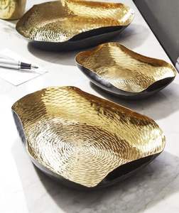 Cuenco de servir de latón hecho a mano, adecuado para cocinas tradicionales y entornos de comedor modernos. - Product Image 4