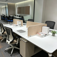 Furnitur Workstation Kantor Modern untuk 6 Orang, Meja Workstation Modular dengan Partisi Layar dan Kabinet Penyimpanan