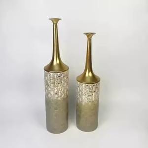 Ensemble de 2 vases de style pichet en finition miroir doré pour la décoration de table, l'affichage dans le couloir, le salon et le style de la maison en provenance d'Inde - Product Image 4